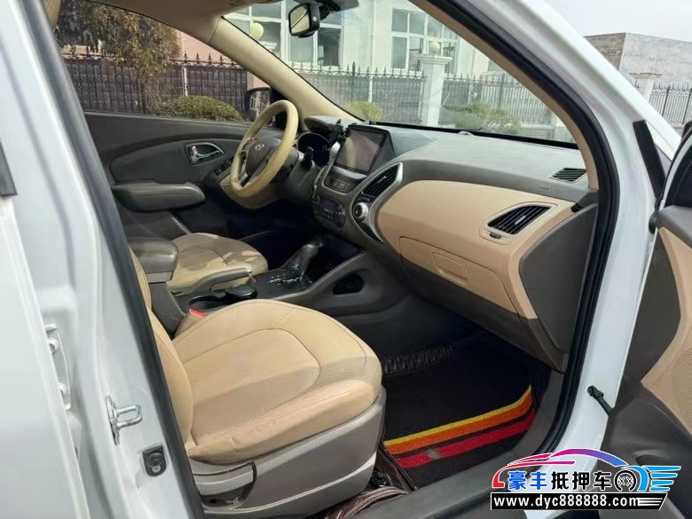 14年现代ix35轿车抵押车出售