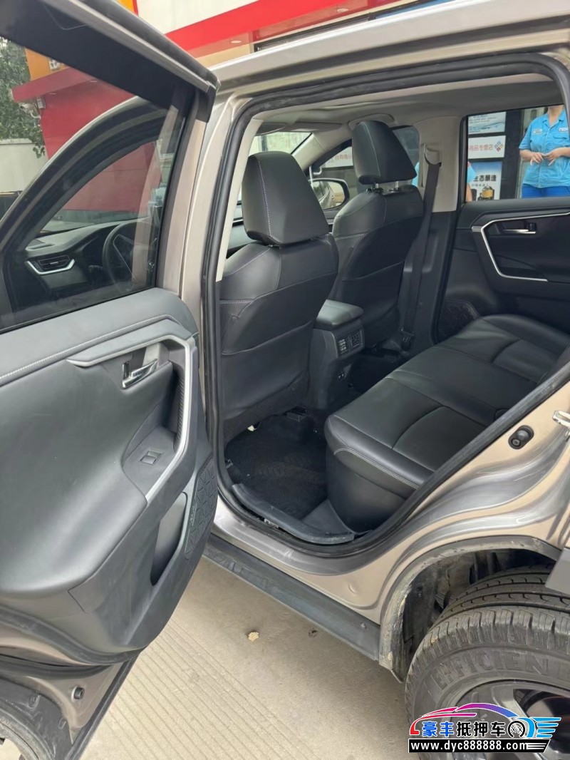 20年丰田RAV4轿车抵押车出售