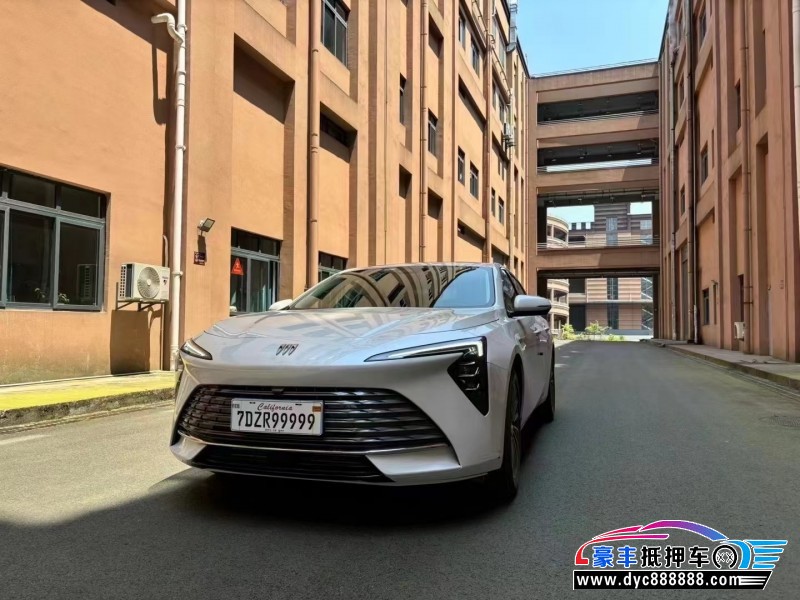 24年别克君越轿车抵押车出售