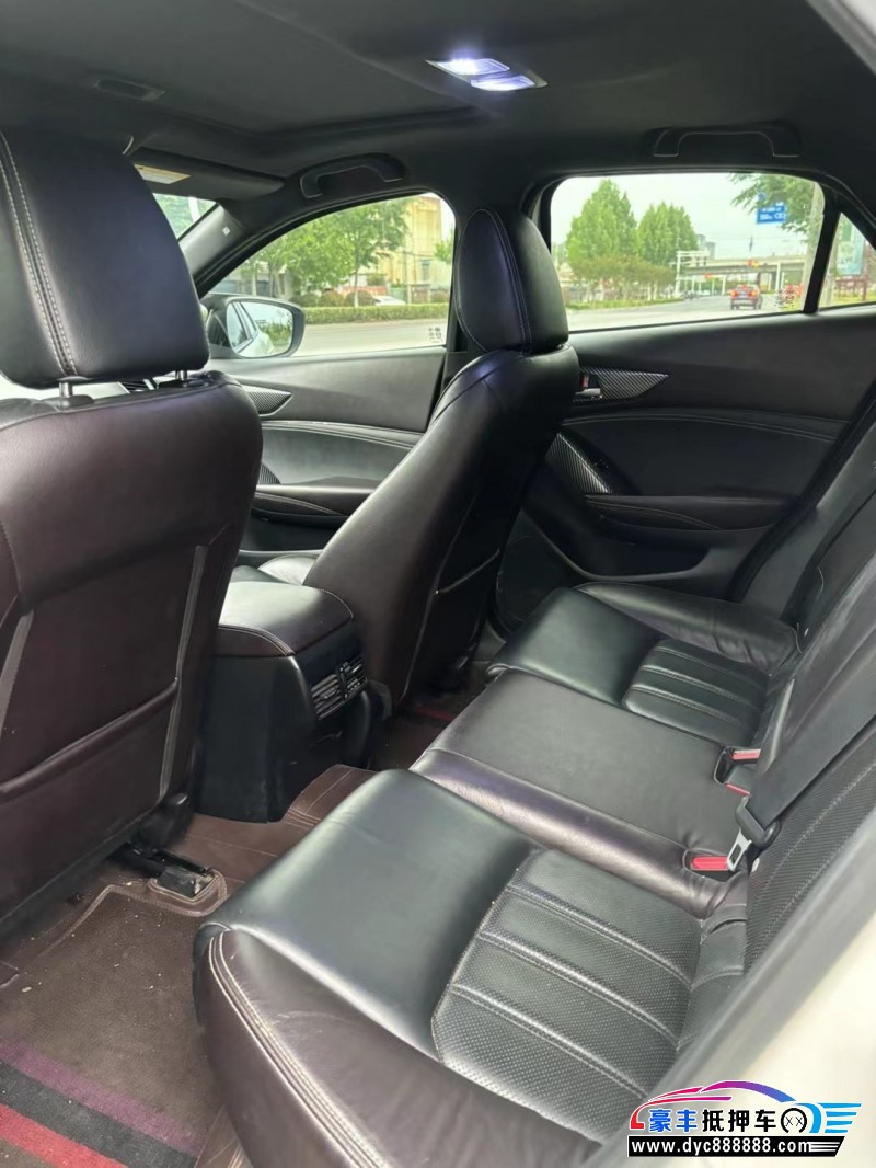 17年马自达CX-4轿车抵押车出售