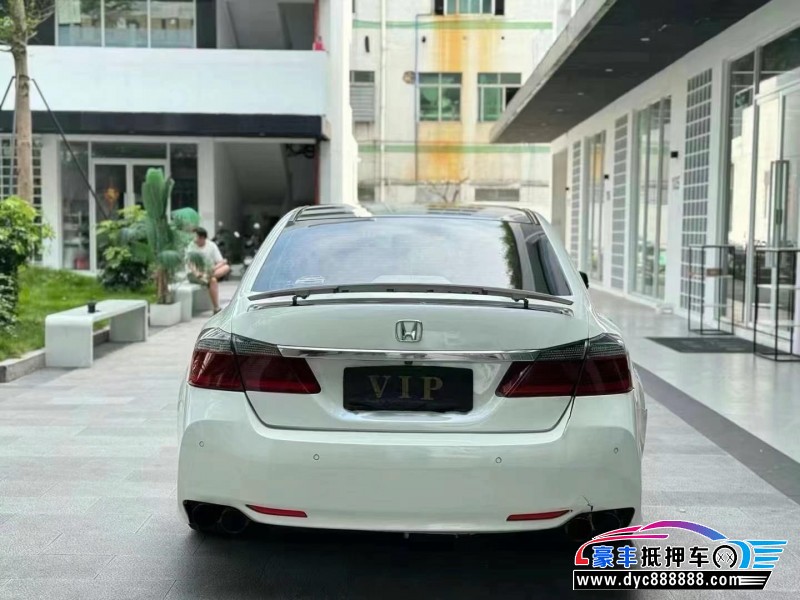 16年本田雅阁轿车抵押车出售