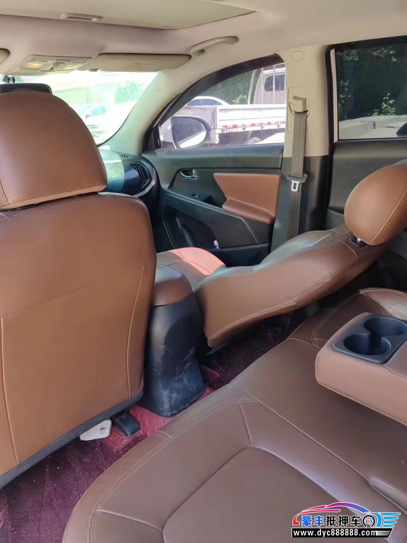 14年起亚智跑轿车抵押车出售