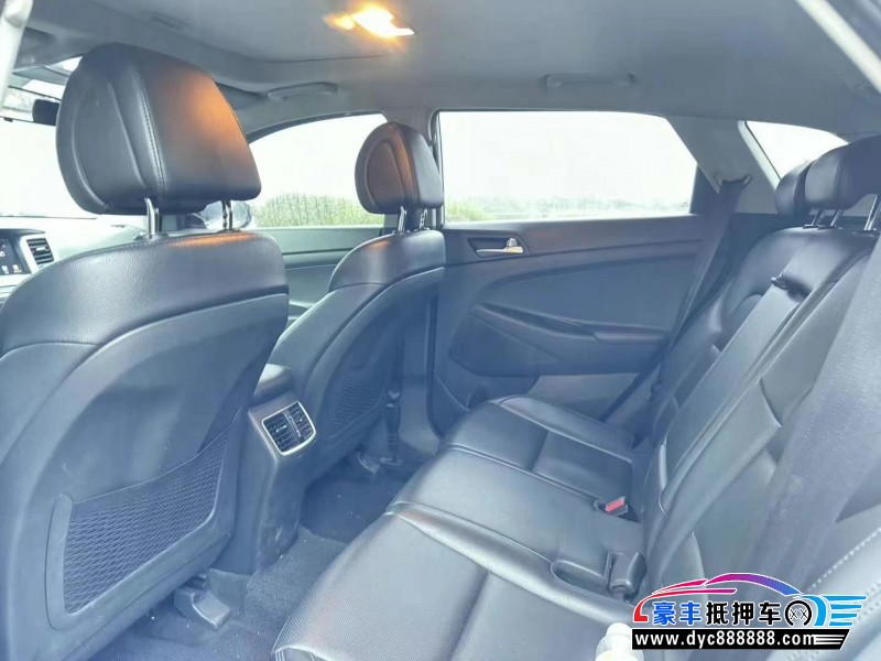 17年现代途胜轿车抵押车出售