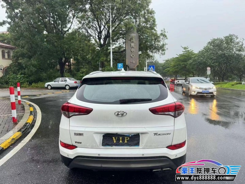 17年现代途胜轿车抵押车出售