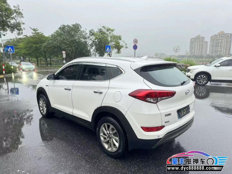 17年现代途胜轿车抵押车出售