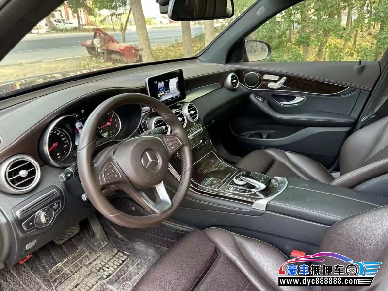 17年奔驰GLC轿车抵押车出售