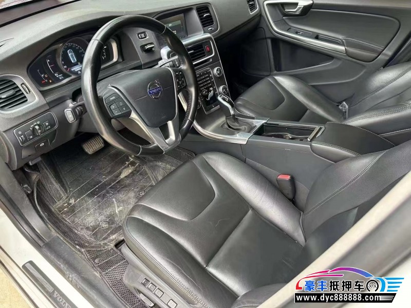 16年沃尔沃V60轿车抵押车出售