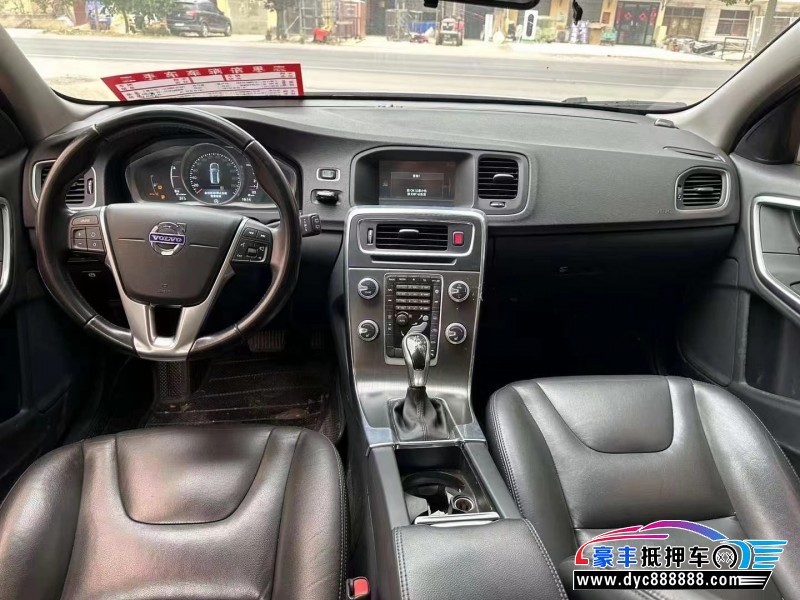 16年沃尔沃V60轿车抵押车出售