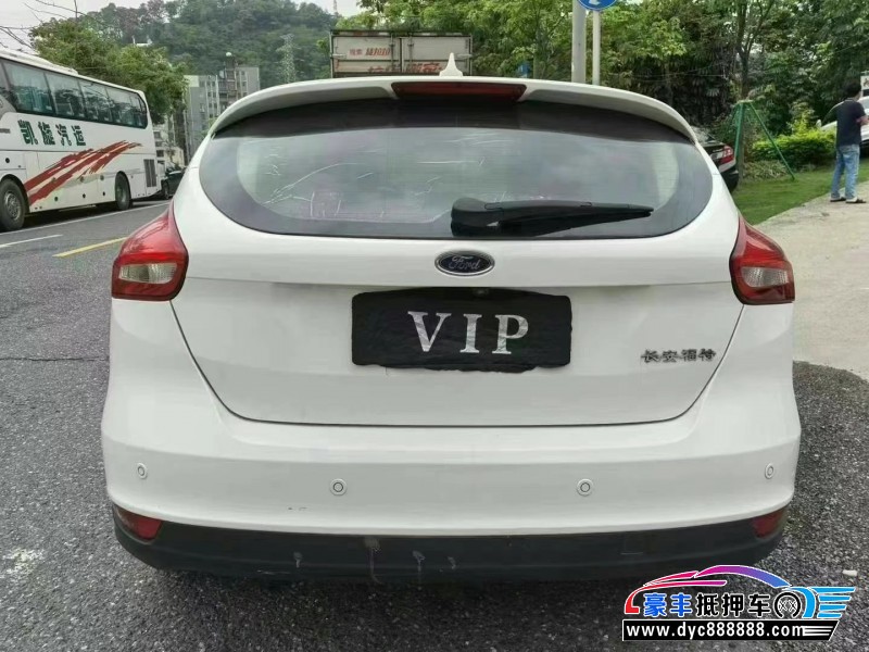 17年福特福克斯轿车抵押车出售