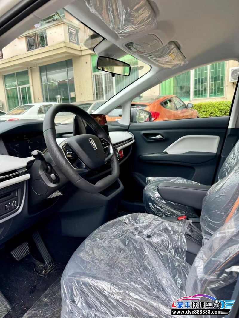 24年奔腾E05轿车抵押车出售