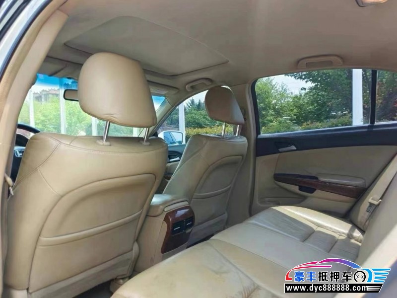 12年本田雅阁轿车抵押车出售