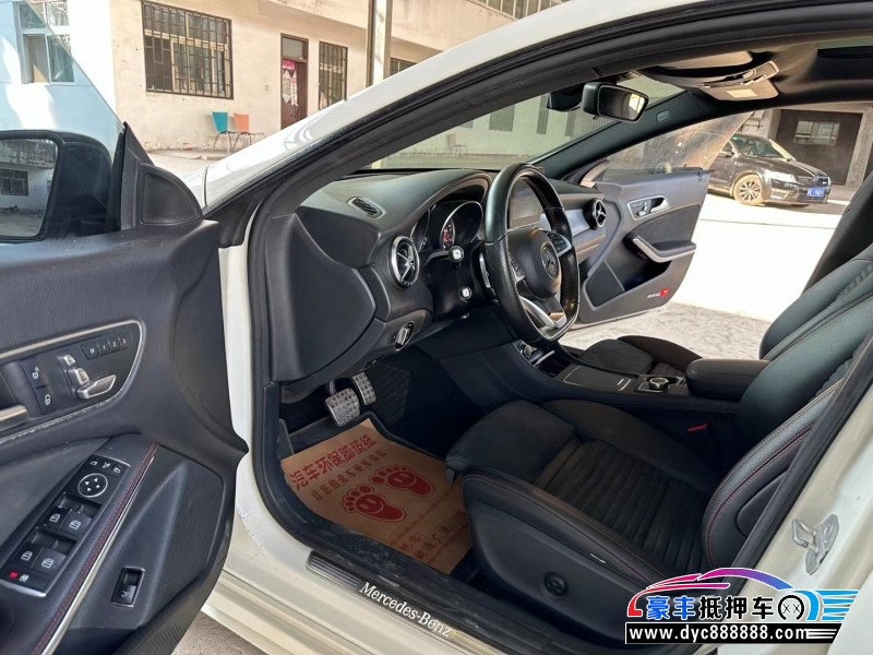 17年奔驰CLA轿车抵押车出售