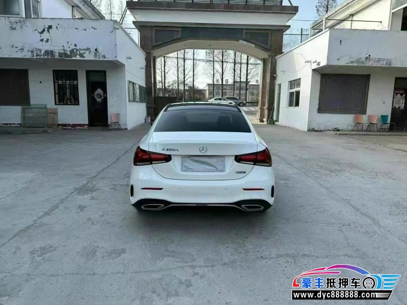 21年奔驰A轿车抵押车出售