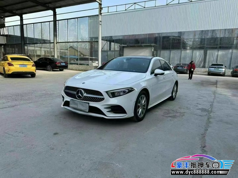 21年奔驰A轿车抵押车出售