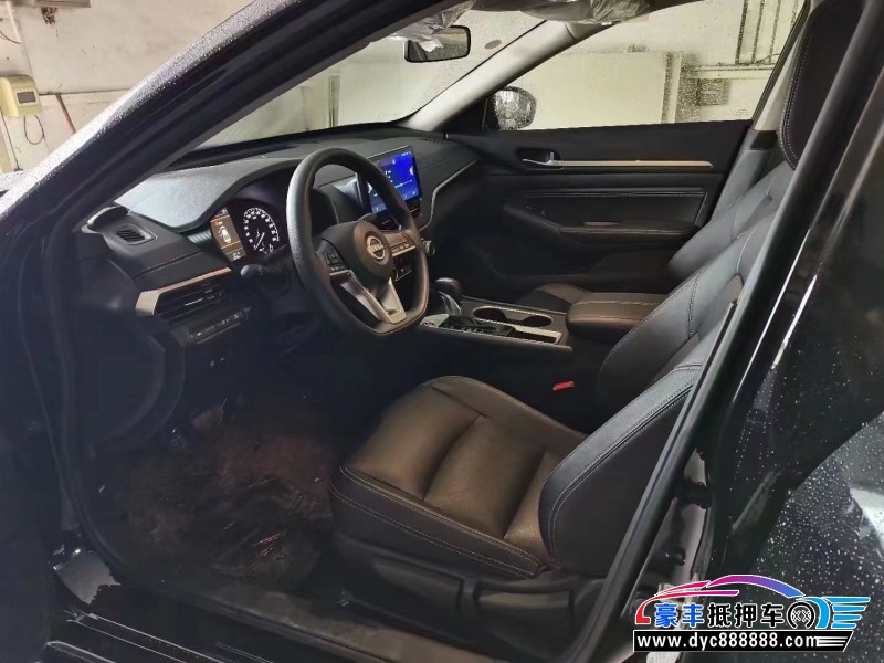 23年日产天籁轿车抵押车出售