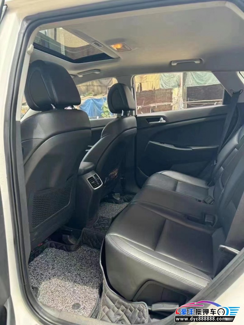 16年现代途胜轿车抵押车出售