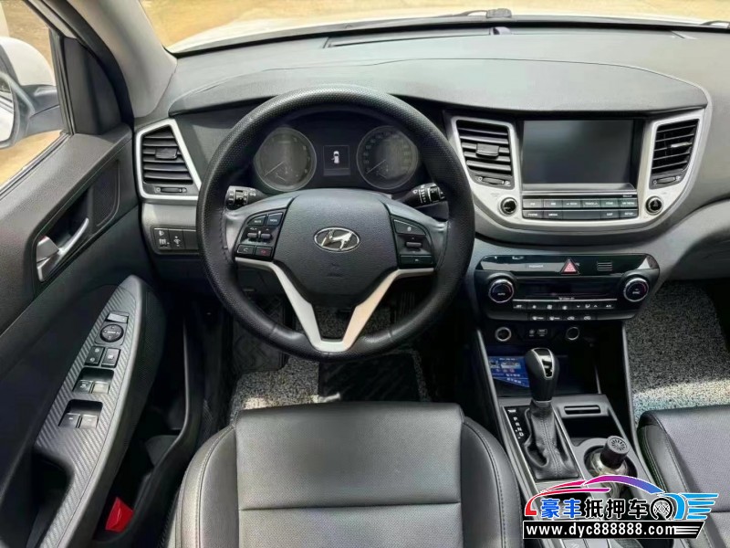 16年现代途胜轿车抵押车出售