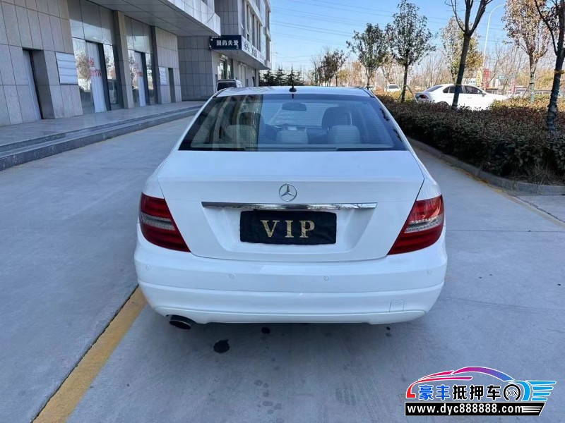 13年奔驰C轿车抵押车出售