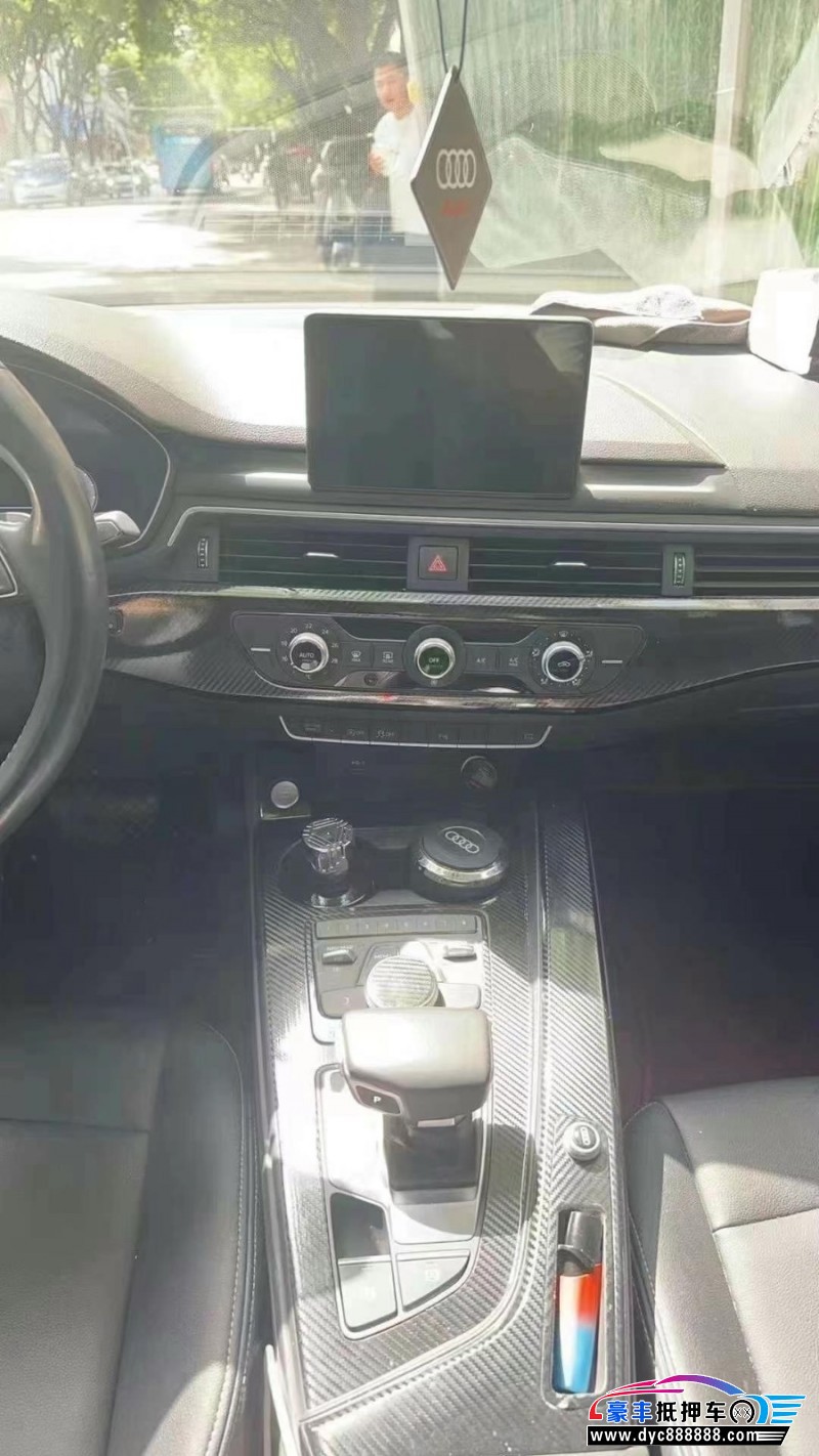 19年奥迪A4L轿车抵押车出售