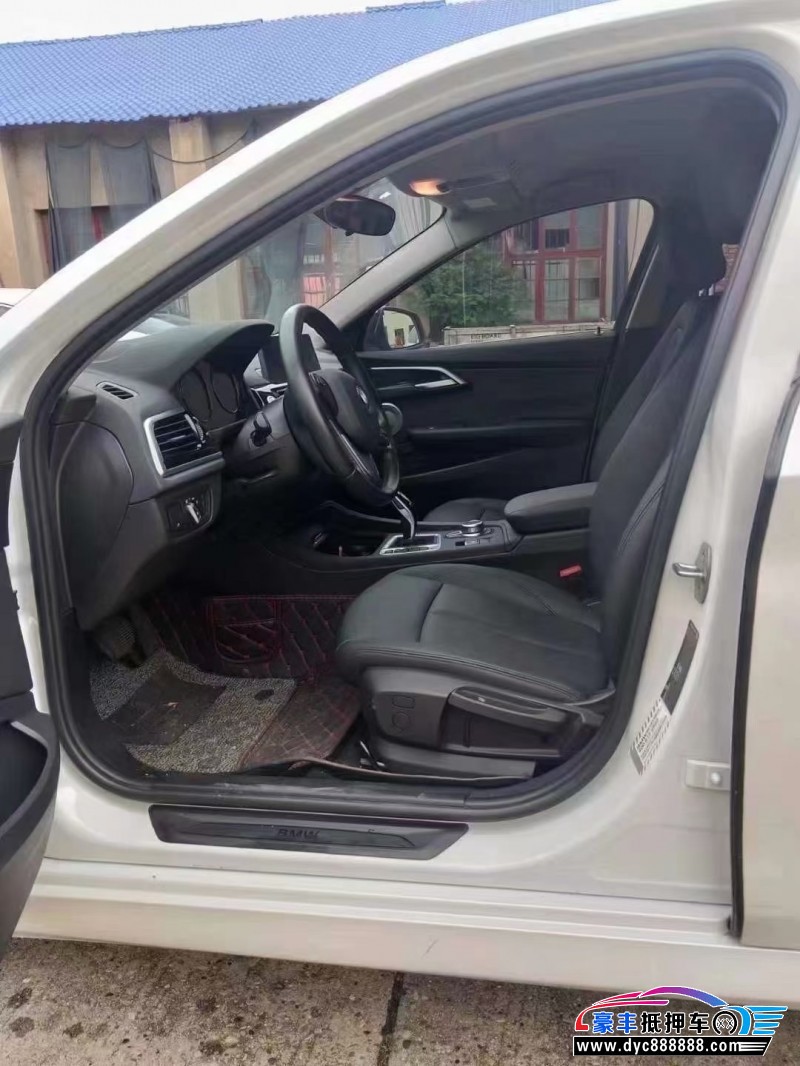 21年宝马1系轿车抵押车出售