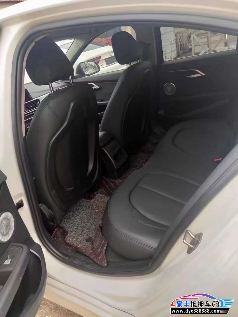 21年宝马1系轿车抵押车出售