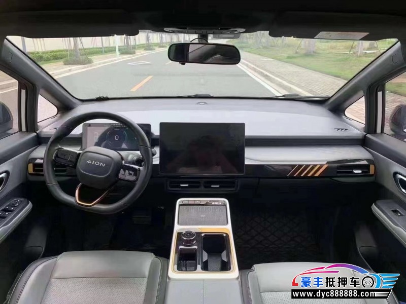 22年埃安Y70轿车抵押车出售