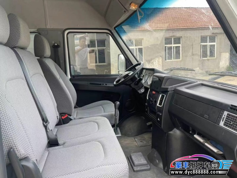 21年依维柯得意轿车抵押车出售