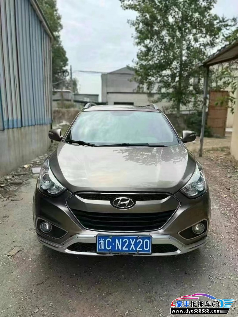 13年现代ix35轿车抵押车出售