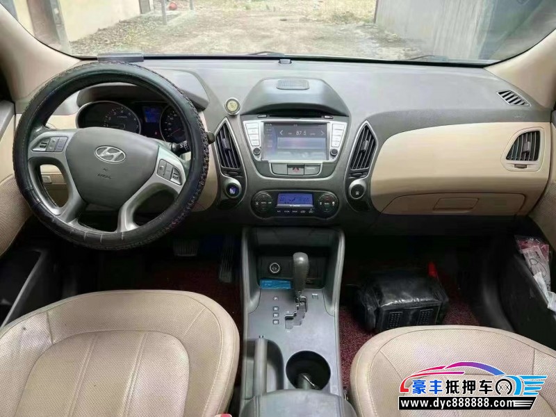 13年现代ix35轿车抵押车出售