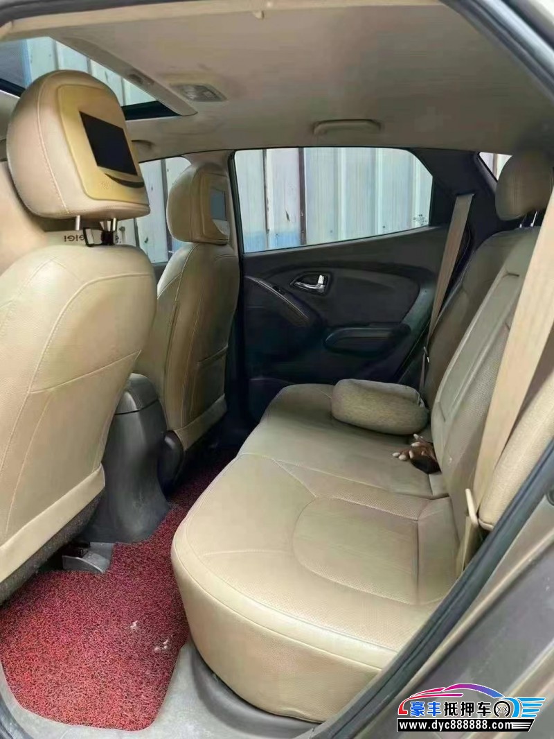 13年现代ix35轿车抵押车出售