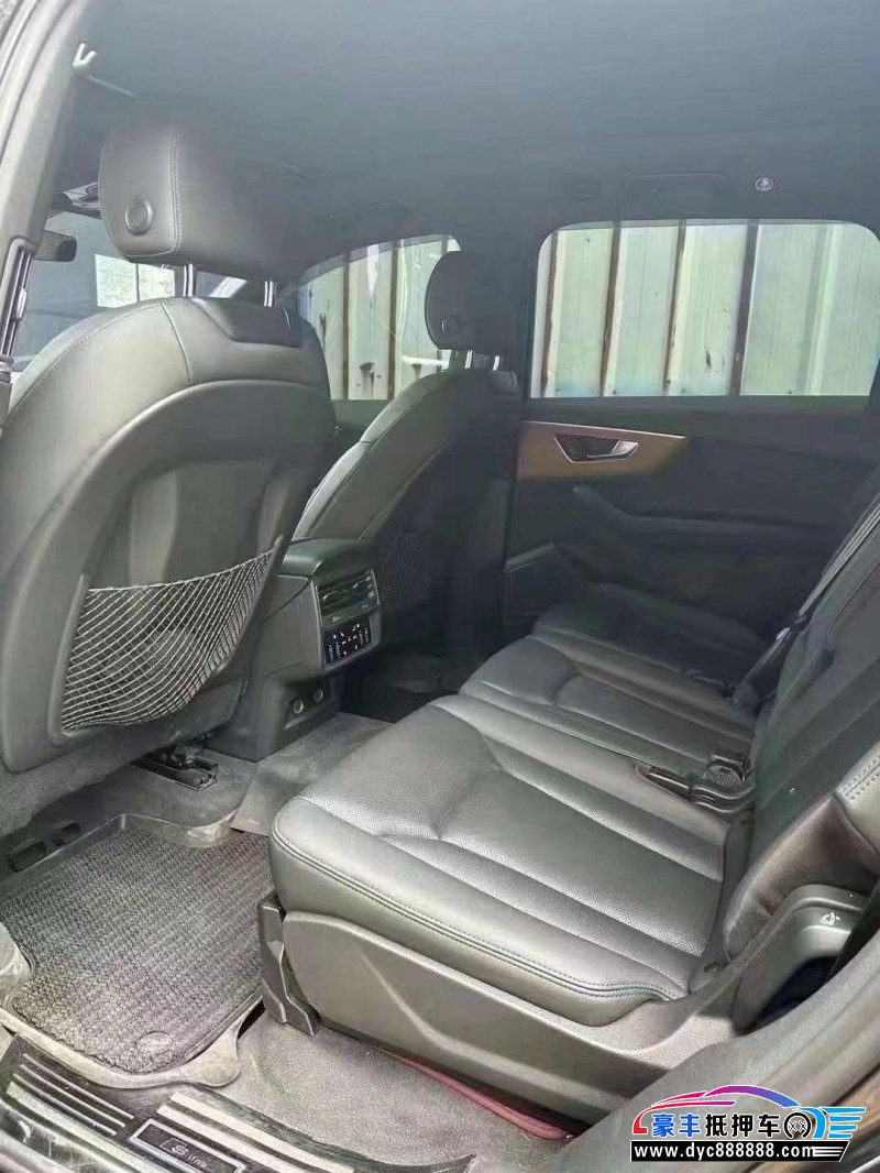 22年奥迪Q7轿车抵押车出售