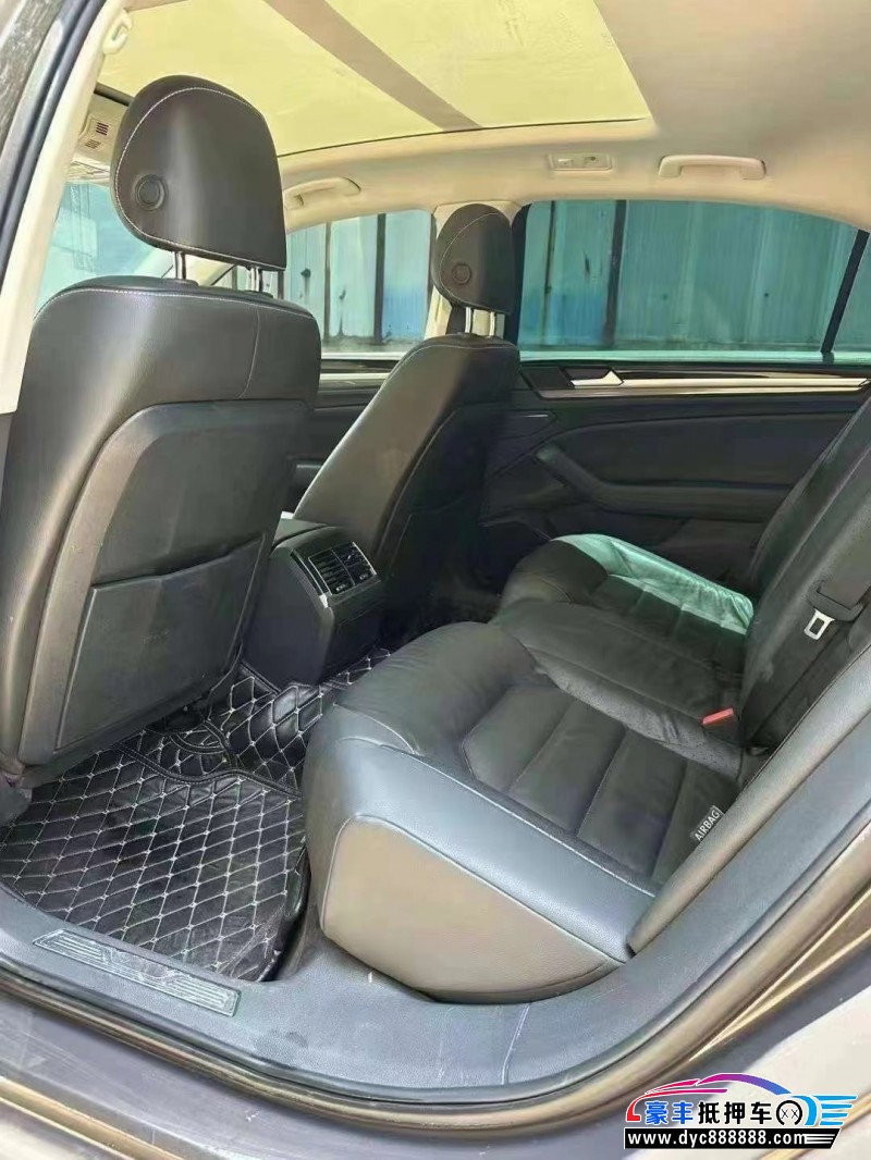 18年大众辉昂轿车抵押车出售