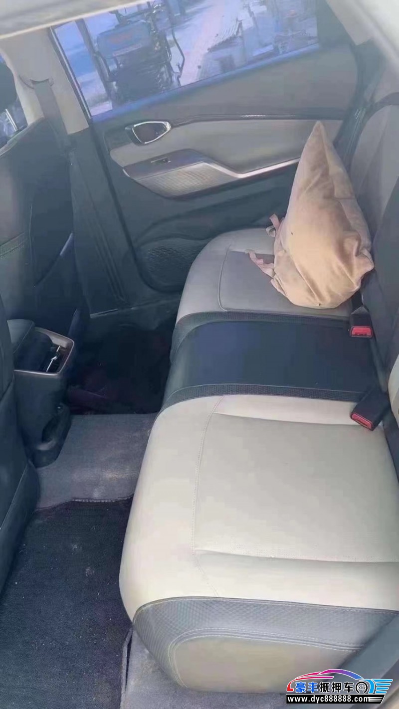 22年宝骏RC5轿车抵押车出售