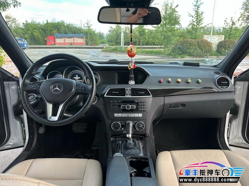 13年奔驰C轿车抵押车出售