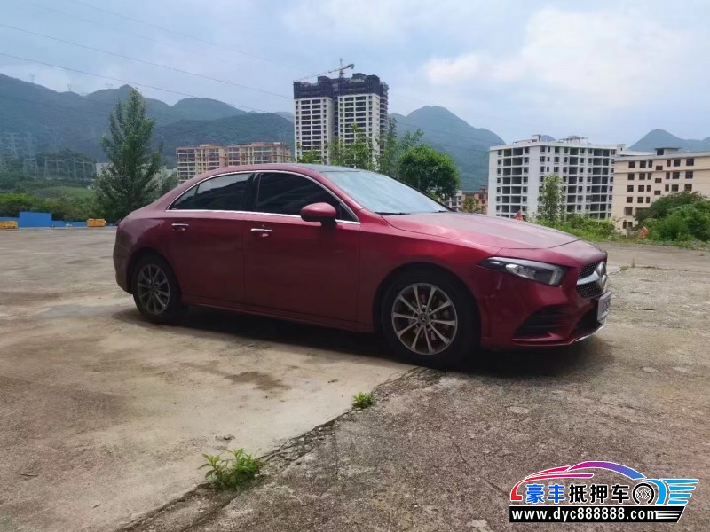 22年奔驰A轿车抵押车出售