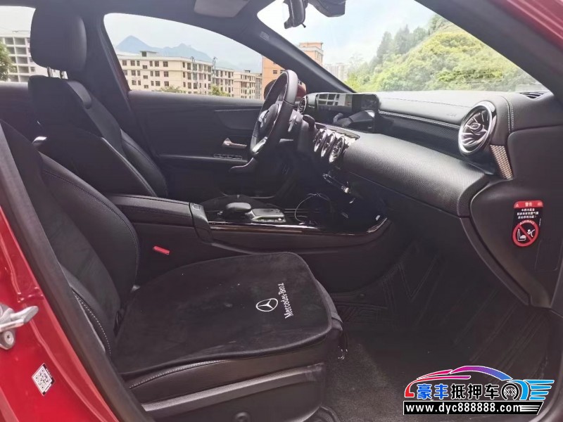 22年奔驰A轿车抵押车出售