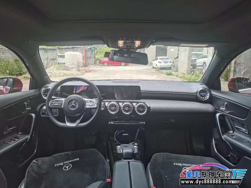 22年奔驰A轿车抵押车出售