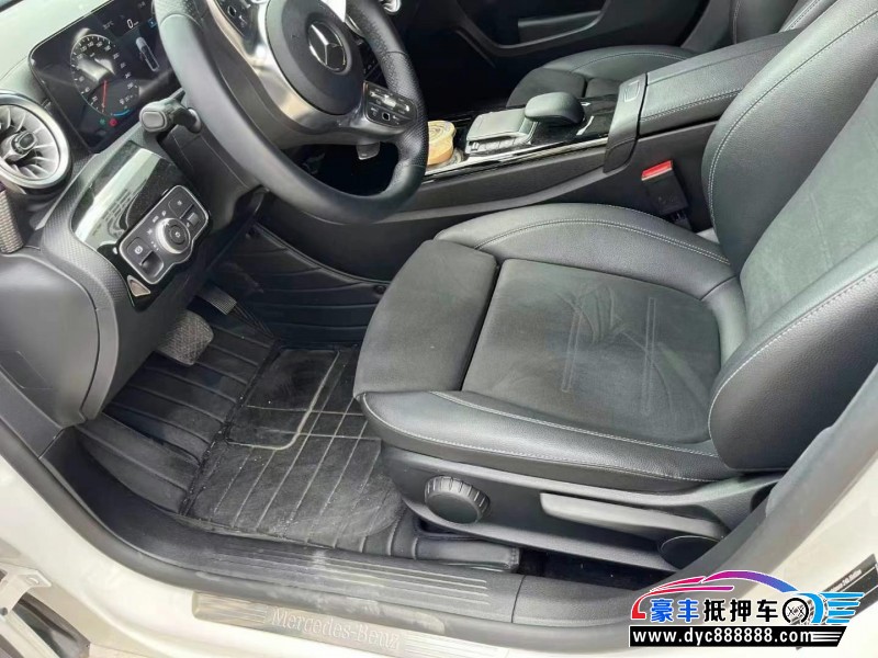 22年奔驰A轿车抵押车出售