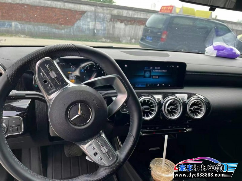 22年奔驰A轿车抵押车出售