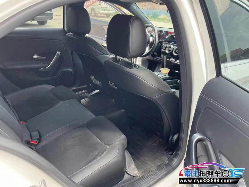 22年奔驰A轿车抵押车出售