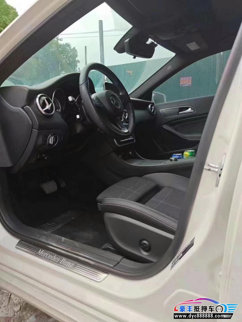 17年奔驰A轿车抵押车出售