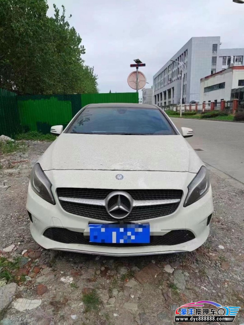 17年奔驰A轿车抵押车出售