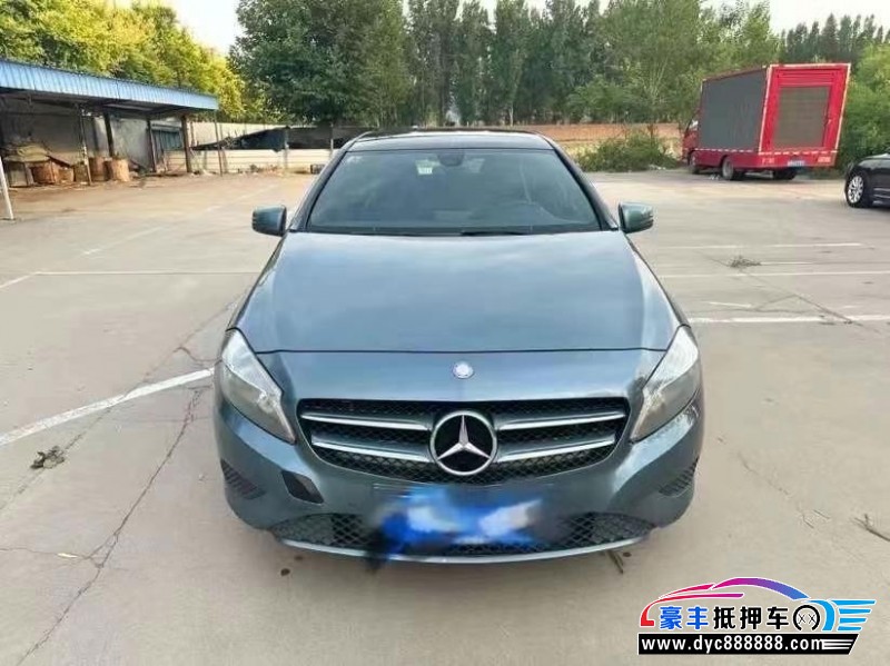 14年奔驰A轿车抵押车出售