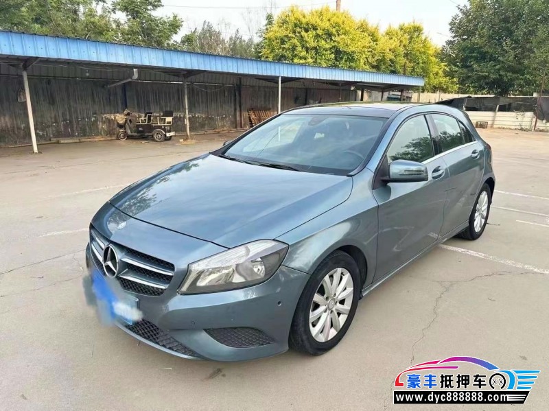 14年奔驰A轿车抵押车出售