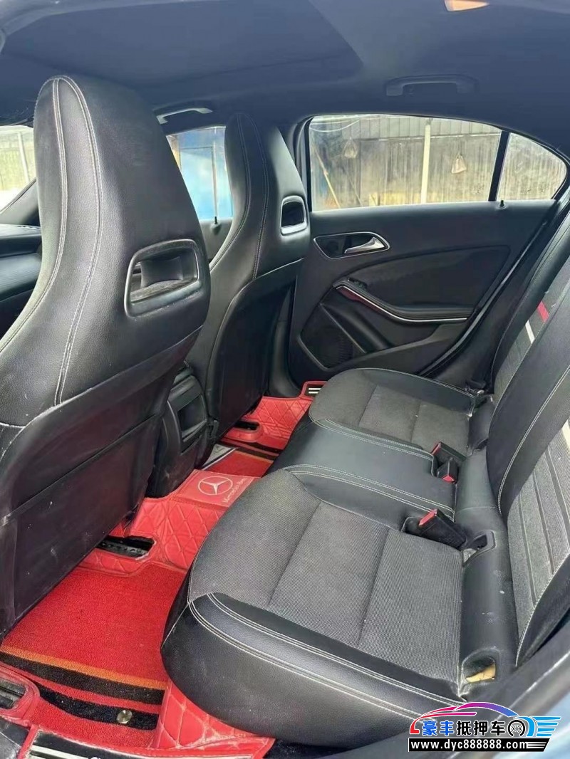 14年奔驰A轿车抵押车出售