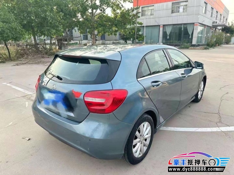 14年奔驰A轿车抵押车出售