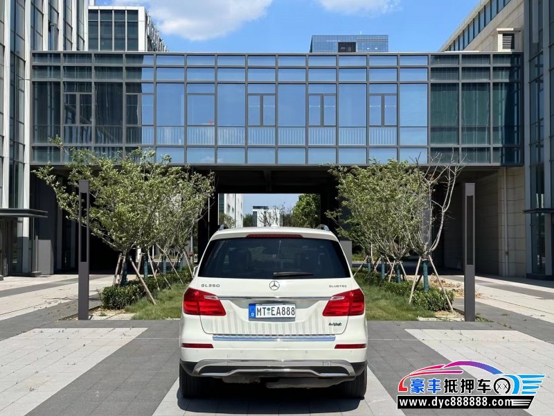 13年奔驰GL轿车抵押车出售