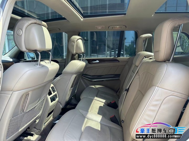 13年奔驰GL轿车抵押车出售