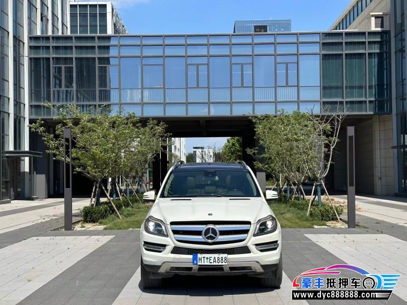 13年奔驰GL轿车抵押车出售