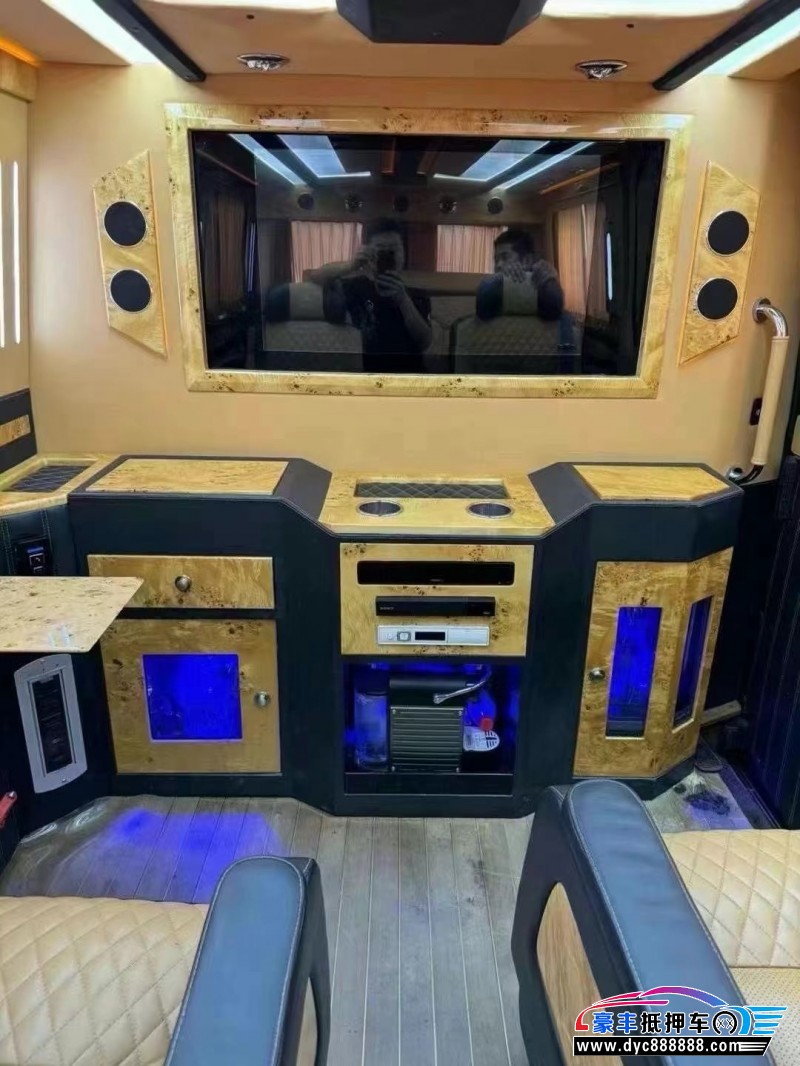 17年奔驰斯宾特轿车抵押车出售